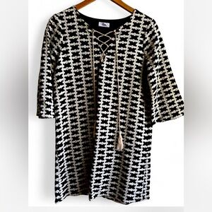 🖤 On-Trend FW2025🖤
Glam— Geometric Crochet, Boho, Lace-Up Neckline, Lined Dress